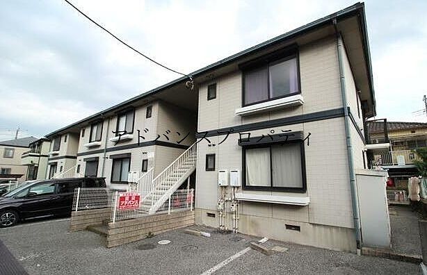【2025年7月19日解約予定】天井や壁面などにアクセントクロスを配置したお部屋になります♪駐車場は1台分敷地内あり♪ペット飼育応相談(1頭飼育につき賃料3000円UP)