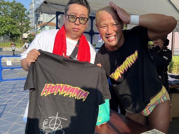 ライフワーク①新日本プロレス観戦 本間選手と記念撮影by東京武道館大会にて